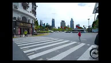 上海人民广场来福士广场人流延时摄影素材视频的预览图